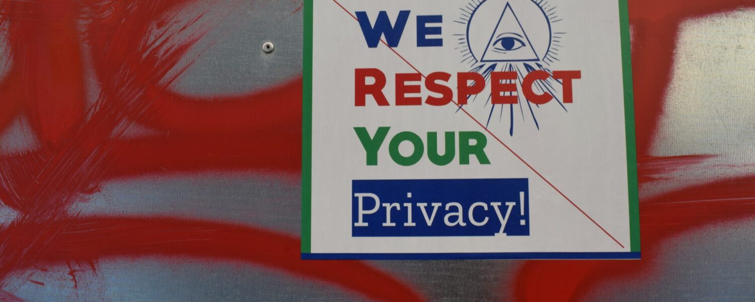 Een afbeelding die belooft online privacy te respecteren, maar helaas kun je daar online niet altijd blind op vertrouwen